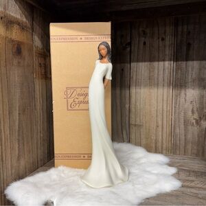 New In Box Summit Collection 13.5” Bashfulness Figure